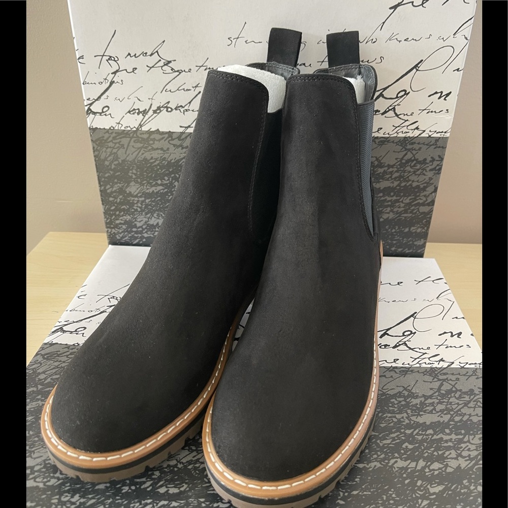 New With Box Women's Kensie Black  Chelsea  Ankle Boots Suede Leather